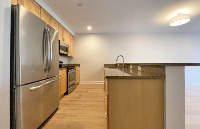 Building Photo - 26 New Derby St Unit 203