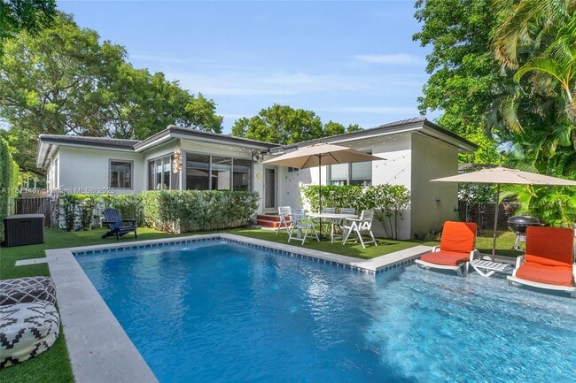Photo - 415 Velarde Ave