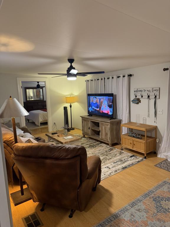 Photo - 1219 Thomas Dr