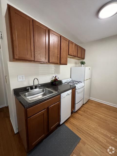 Building Photo - 1 bedroom in Chicago IL 60613 Rental