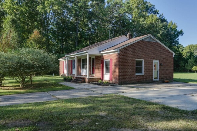 Photo - Welcome to Yorktown with a charming rural ...