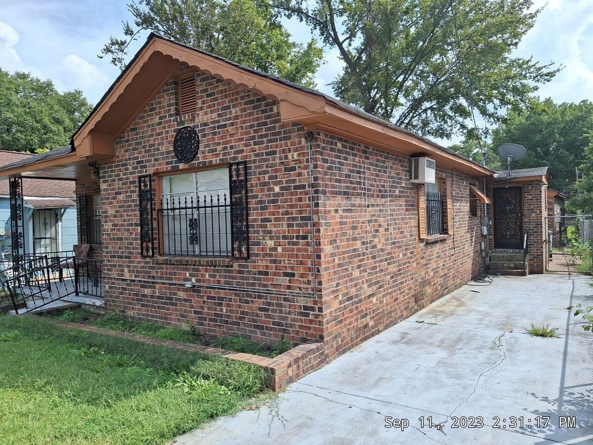 Photo - 2271 Hubbard Ave