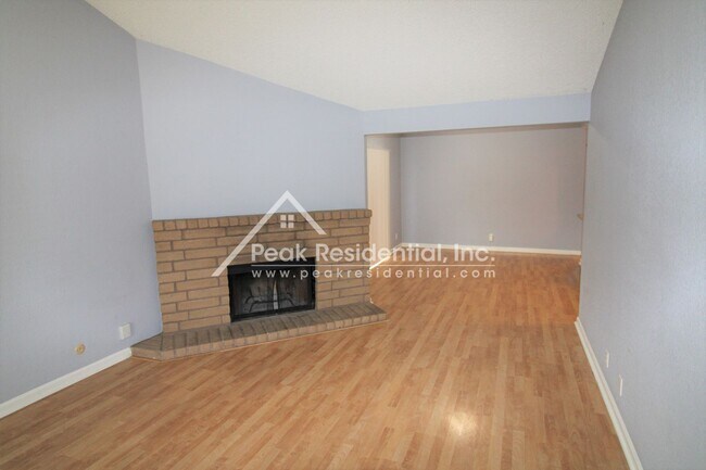 Photo - Cute 2bd/2ba Duplex with Garage - Walk to ...