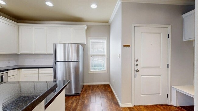 Photo - 106 Richards St