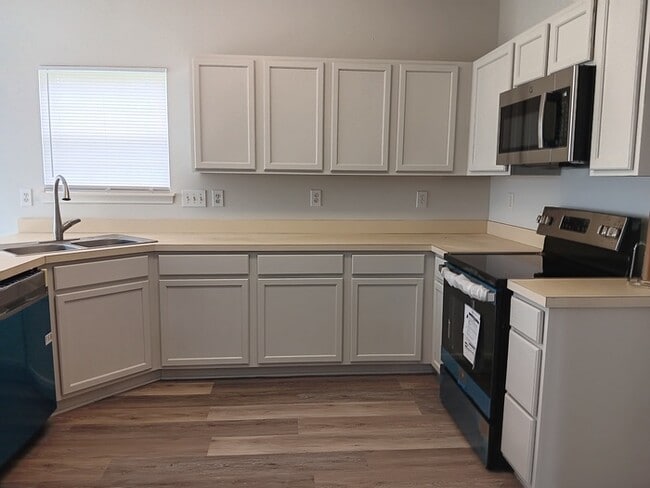 Photo - 2540 Governors Pointe Ct NE