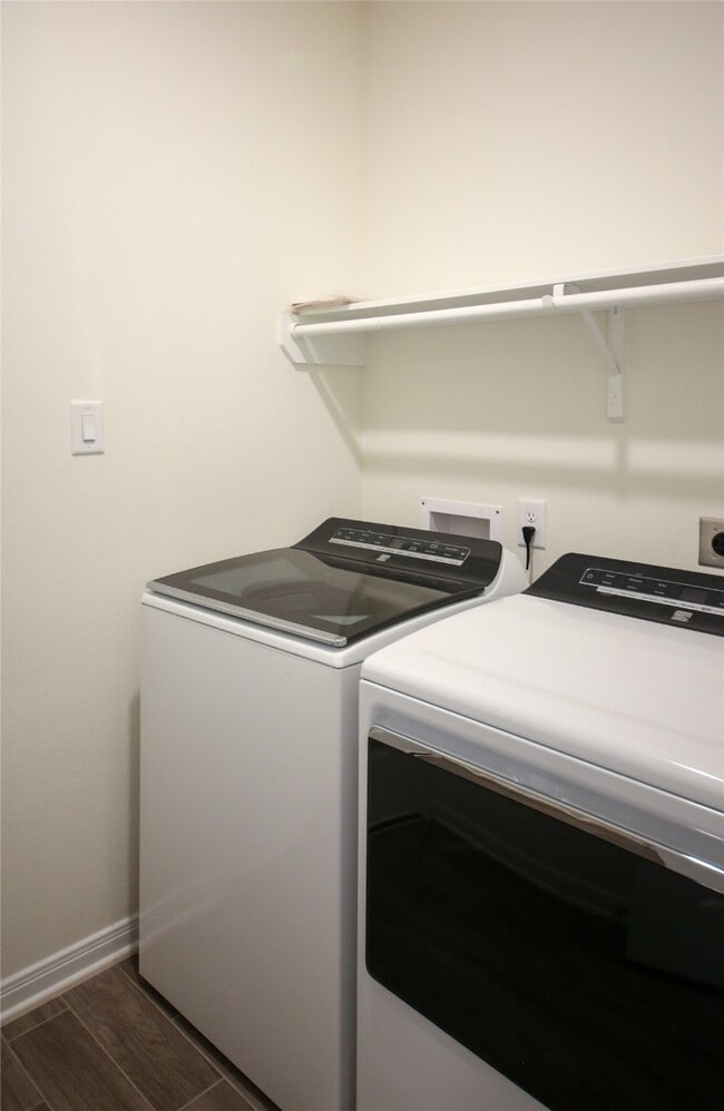 Building Photo - 27638 Mesabe Dr