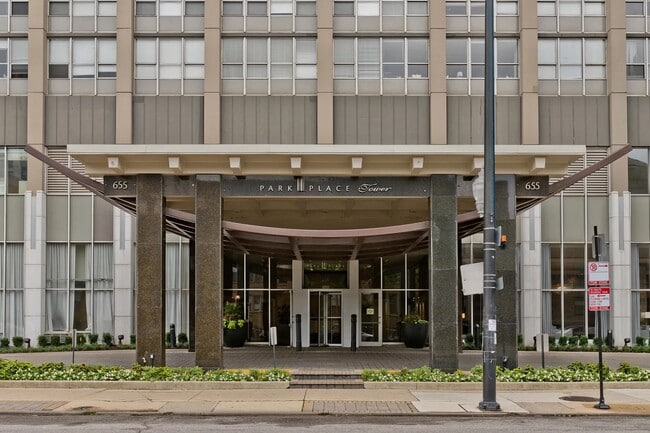 Building Photo - 655 W Irving Park Rd Unit 811
