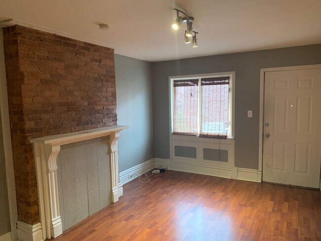 Photo - 3950-3952 Woolslayer Unit 3950