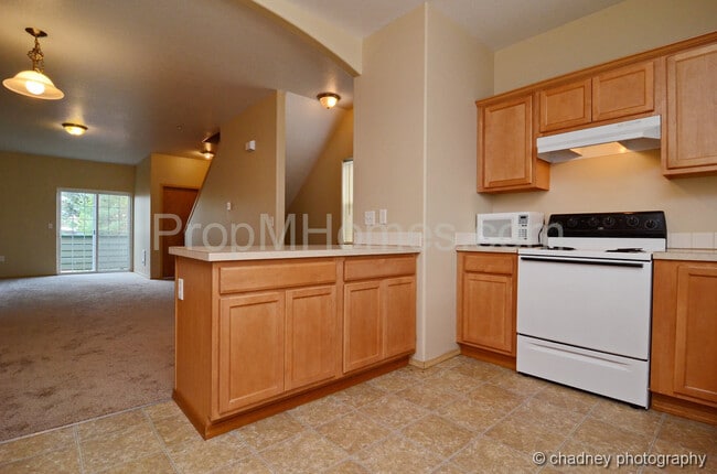 Photo - Spacious SE Portland 3 Bedroom Townhouse In Powellhurst-Gilbert Neighborhood Unit 8439 SE Brooklyn Street