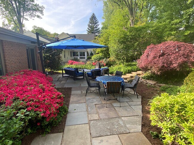 Photo - 6805 Millwood Rd