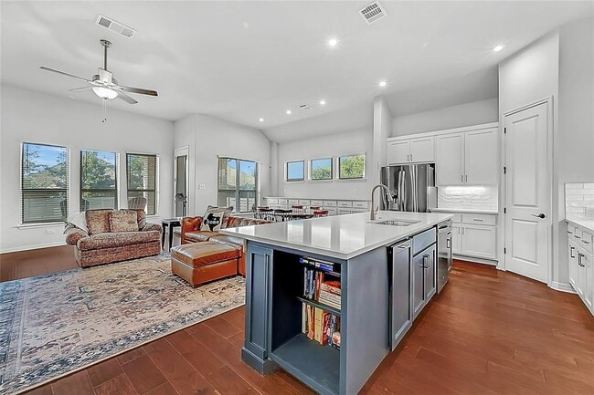 Photo - 204 Belford St