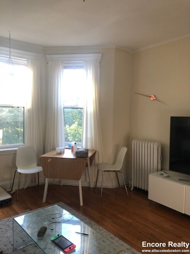 Photo - 360 Riverway Unidad 23