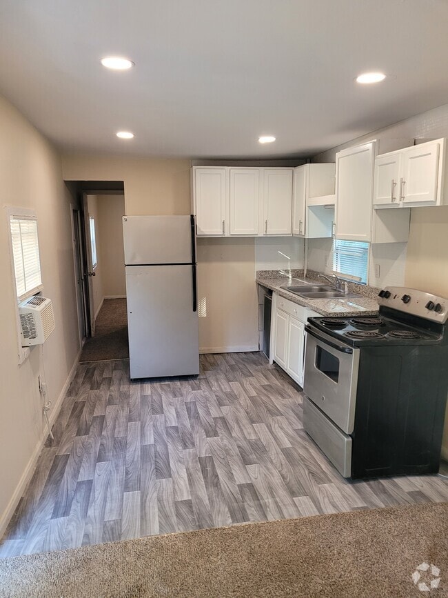 Building Photo - 420 Terlingua Rental