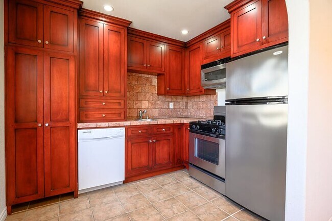 Photo - 239 S Barrington Ave Unit F3