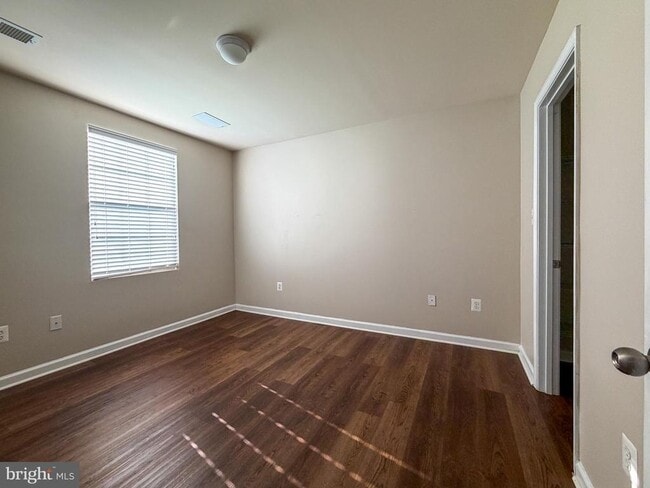 Photo - 1005 Sithean Way