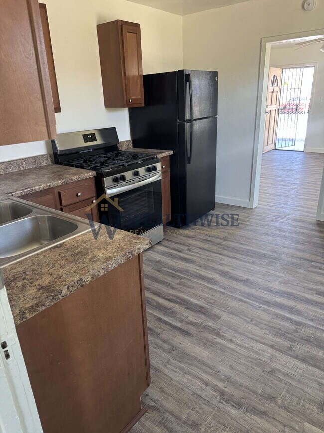 Photo - Freshly Remodeled 2 Bedroom 1 Bath Home for Rent
19 W Michigan Dr Unit A,Tucson, AZ 85714
$950 / ... Unidad A