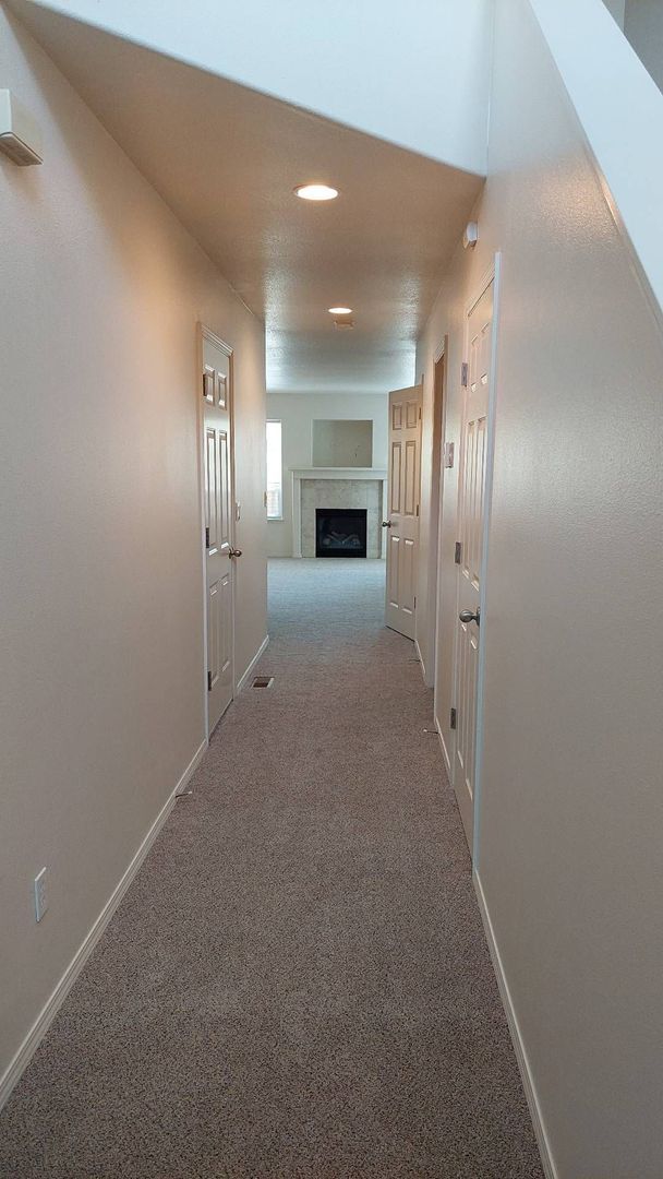 Photo - 3 Bed/2.5 Bath Townhouse with Garage - NE Bend Unidad B