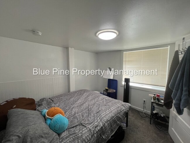 Photo - 461 1/2 I Street