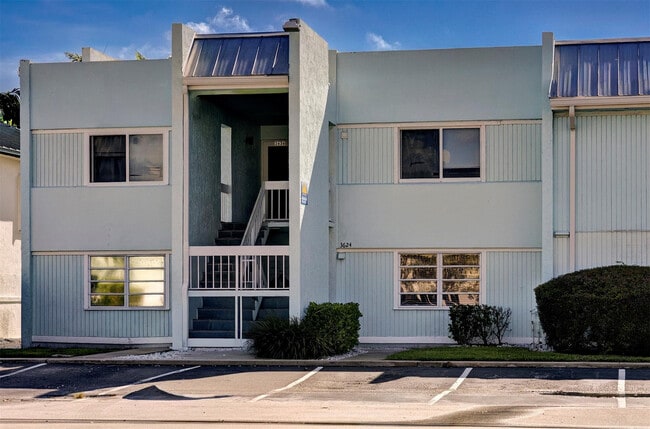 Building Photo - 3636 NE 21st Ave Unit 3636