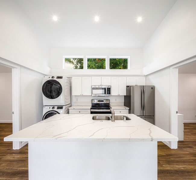 Photo - 422 N Batavia St