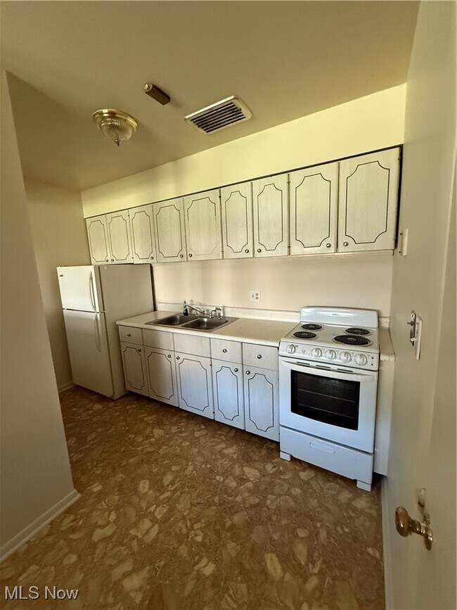 Photo - 640 Lakeside Dr Unit 11