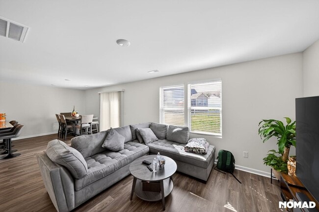 Photo - 105 Doves Mount Cir