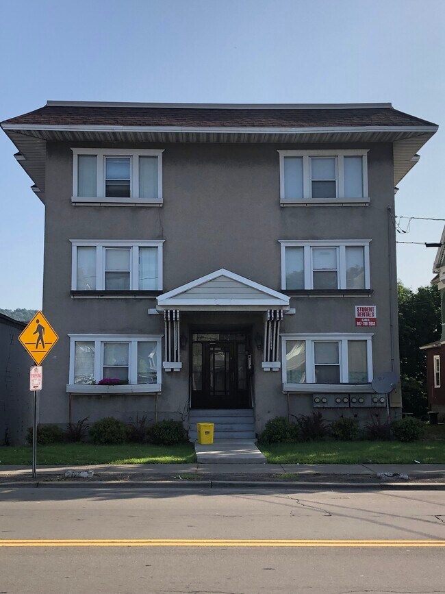 Photo - 207 Main St.