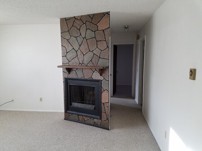 Photo - 1215 15th St W Unit #4