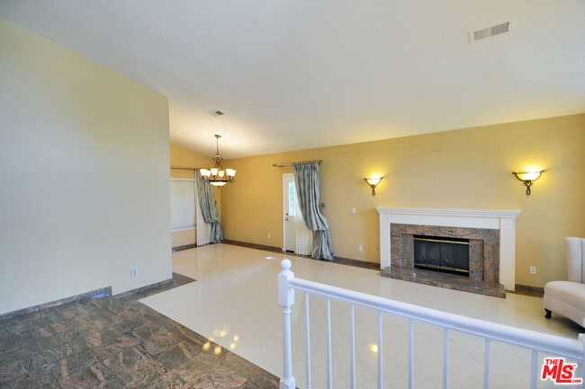 Photo - 23935 Ingomar St