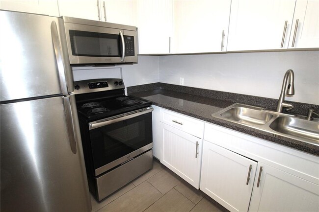 Photo - 3001 Bee Ridge Rd Unit 104