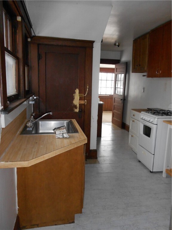 Photo - 707 Southport St