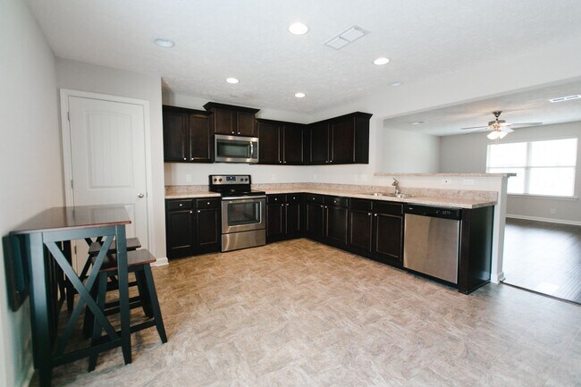 Photo - 924 Gamely Wy