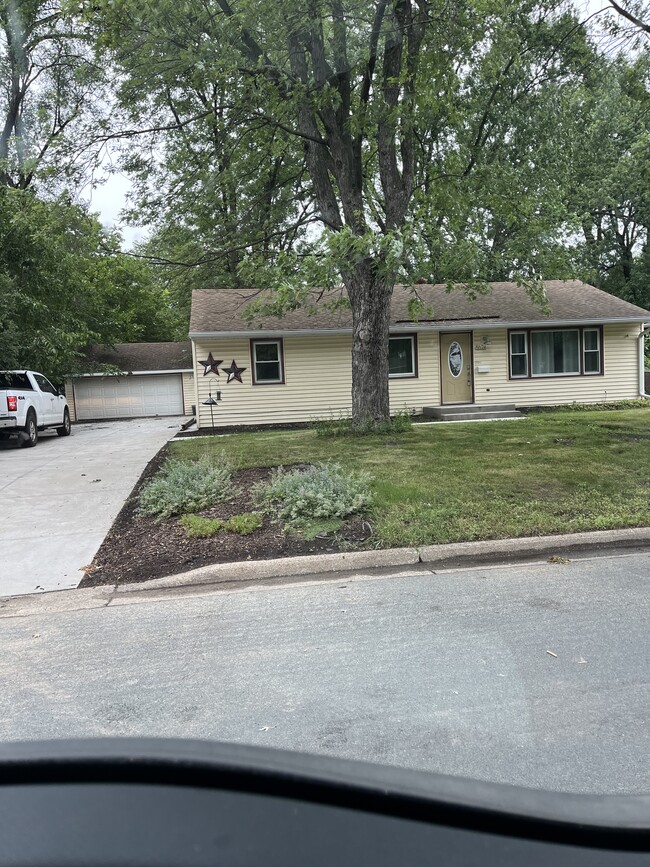 Building Photo - 8624 Oakland Ave S