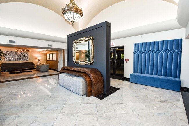 1005 S Shepherd Dr Unit 803