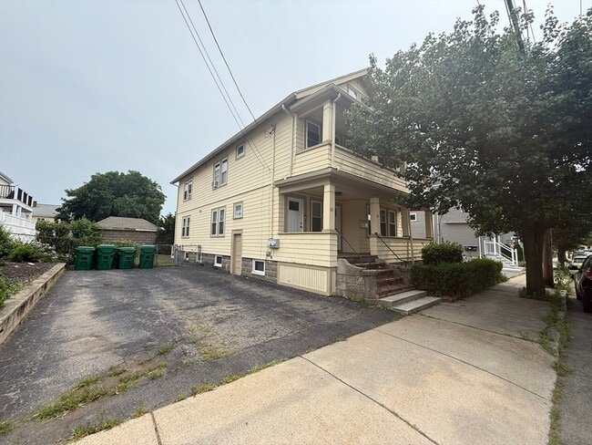 Building Photo - 84 Lawrence St