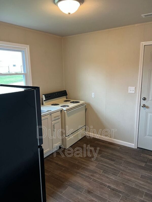 Photo - 610 E 8th St