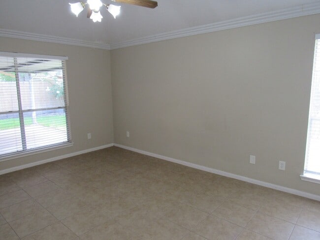 Building Photo - 10139 Cedaredge Dr