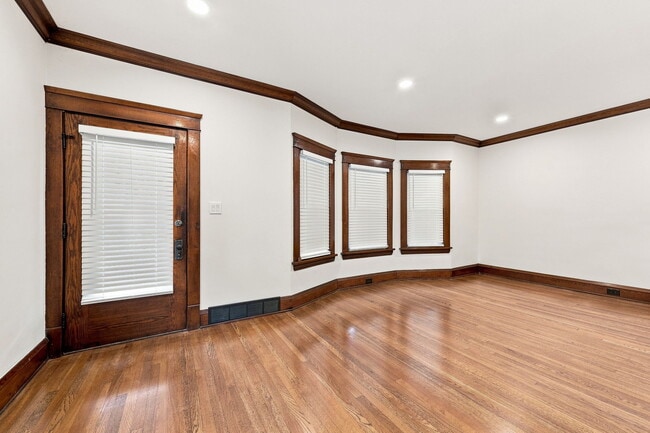 Photo - 1320 W 64th St Unit Newly Renovated Gordon Sq Apt