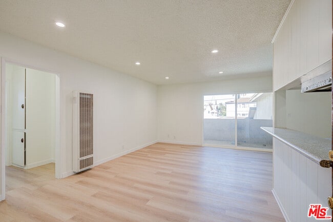 Photo - 305 E Plymouth St Unit 7