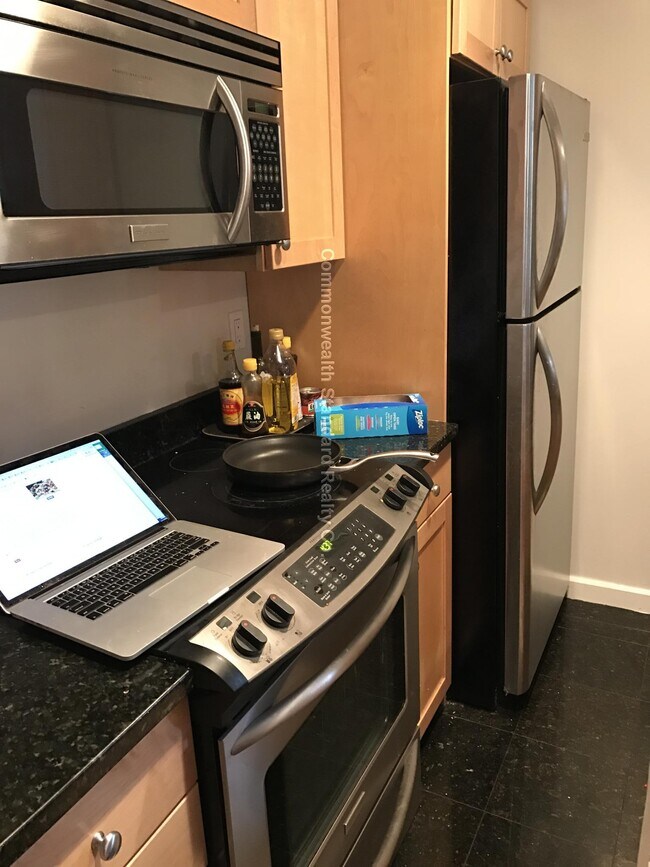 Photo - 1661-1663 Washington St. Unit 504 Unidad 504