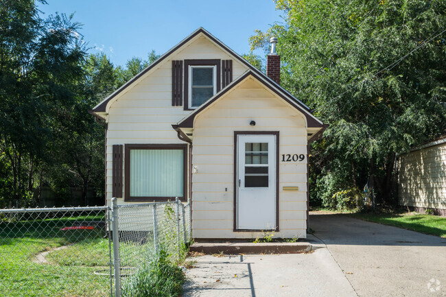 Building Photo - 1209 8th St NW Rental