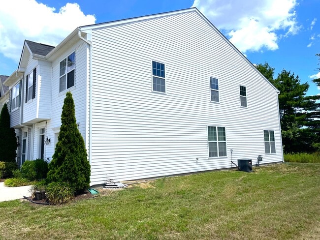 Photo - 262 Garrison Way