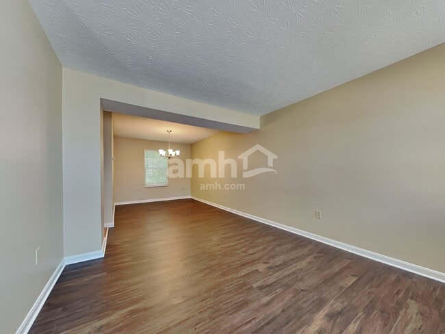 2132 Lunar Ln