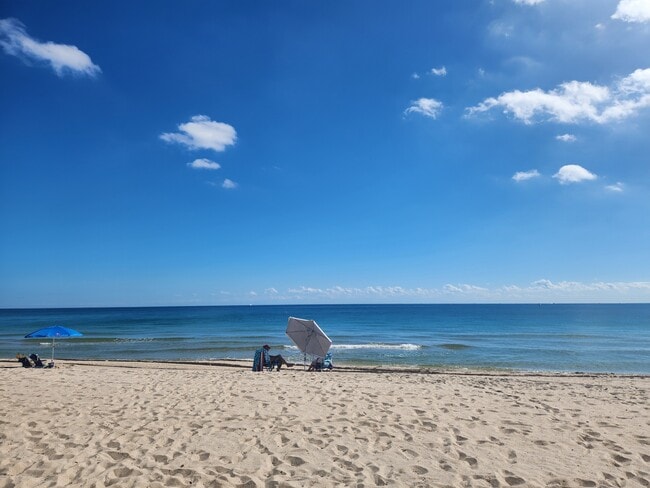 Private Beach - 6000 N Ocean Blvd Unit 5E