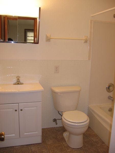 Photo - Charles Apartments