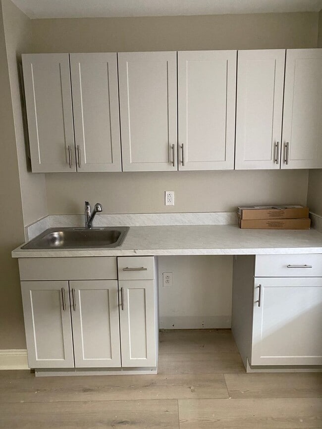 2144 Bridge St Unit 1st Floor  - A1 - Studio