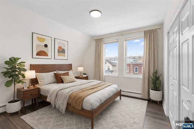 Building Photo - 676 Chestnut St Unit 3