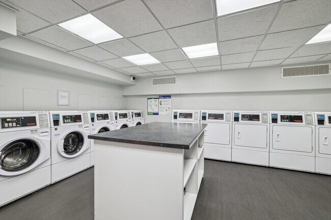 Photo - Edinburgh Manor Apartments