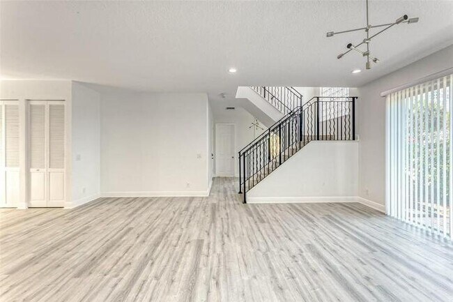 Photo - 502 SW 4th Ave
