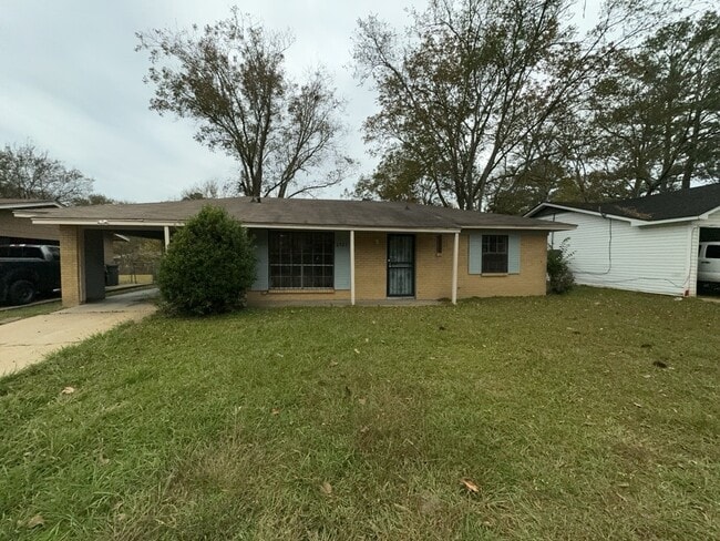 Building Photo - 6521 Lyndon B Johnson Dr